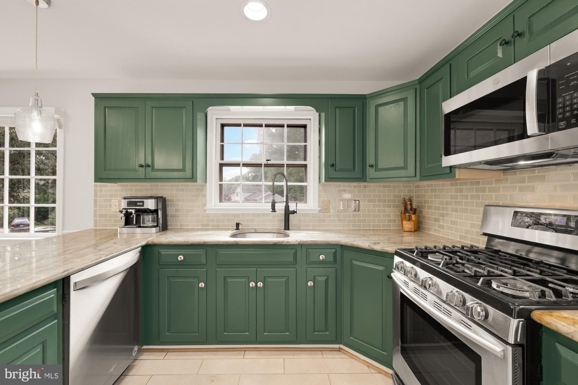 STONEYBROOKE - Residential