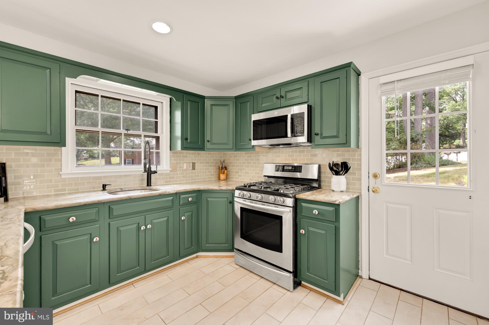 STONEYBROOKE - Residential