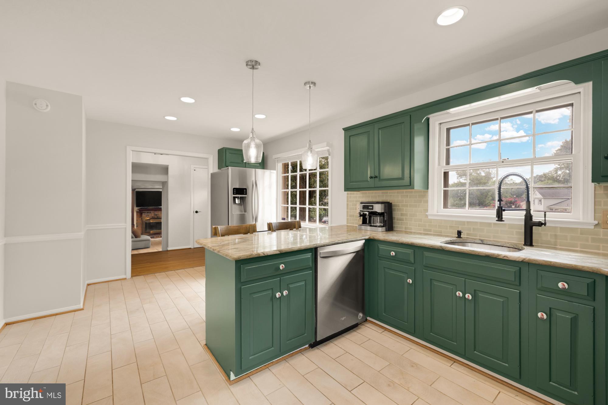 STONEYBROOKE - Residential