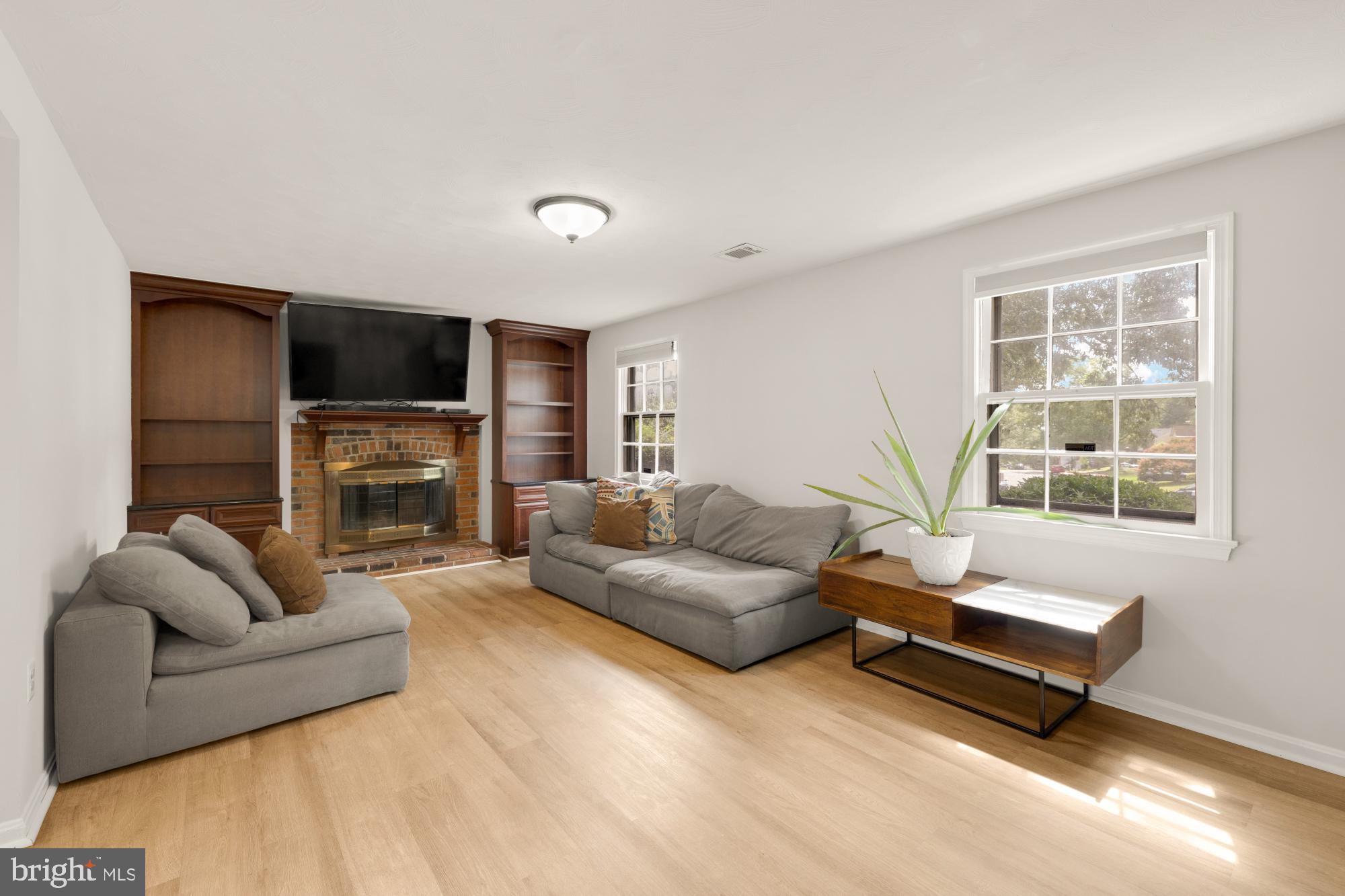 STONEYBROOKE - Residential