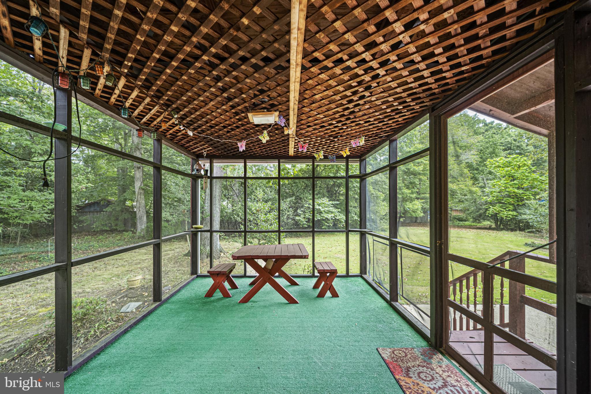 LAUREL ACRES SUB - Residential