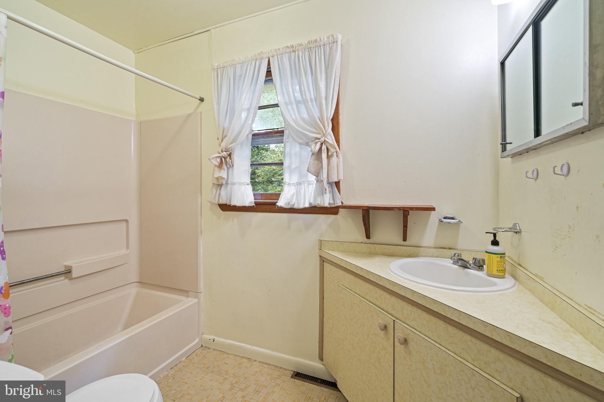 LAUREL ACRES SUB - Residential