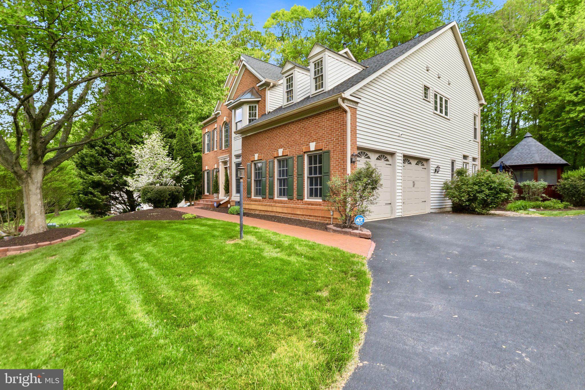 MEADOWBROOK WOODS - Residential