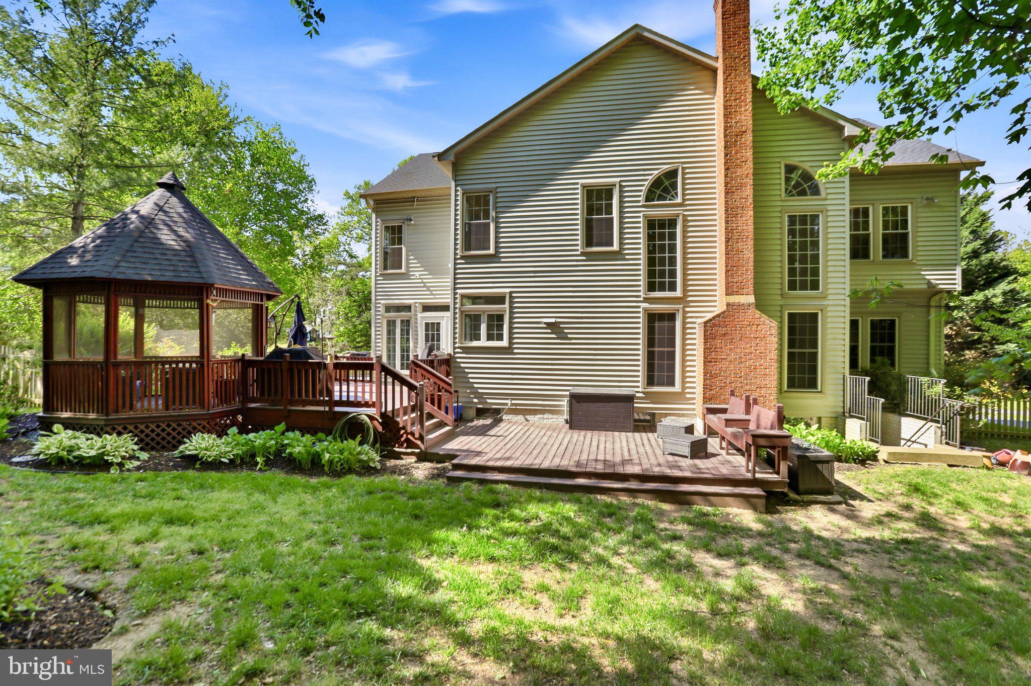 MEADOWBROOK WOODS - Residential