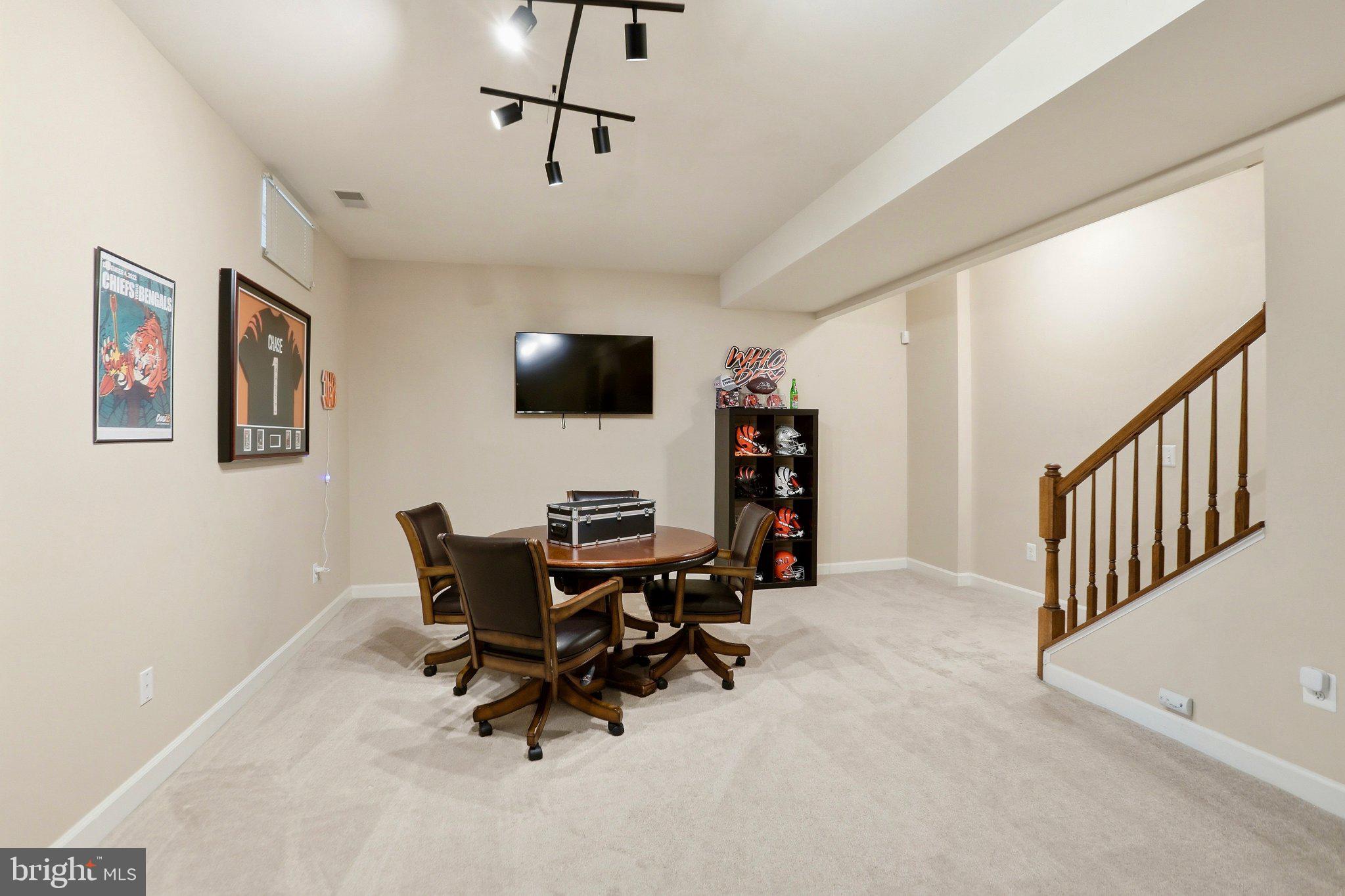 MEADOWBROOK WOODS - Residential