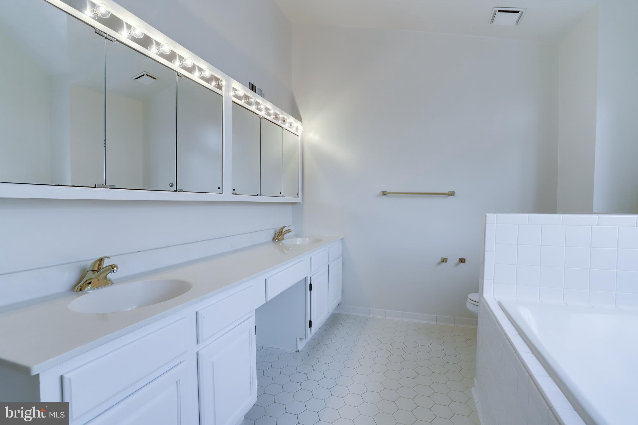 ARLINGTON RIDGE TERRACE - Residential Lease