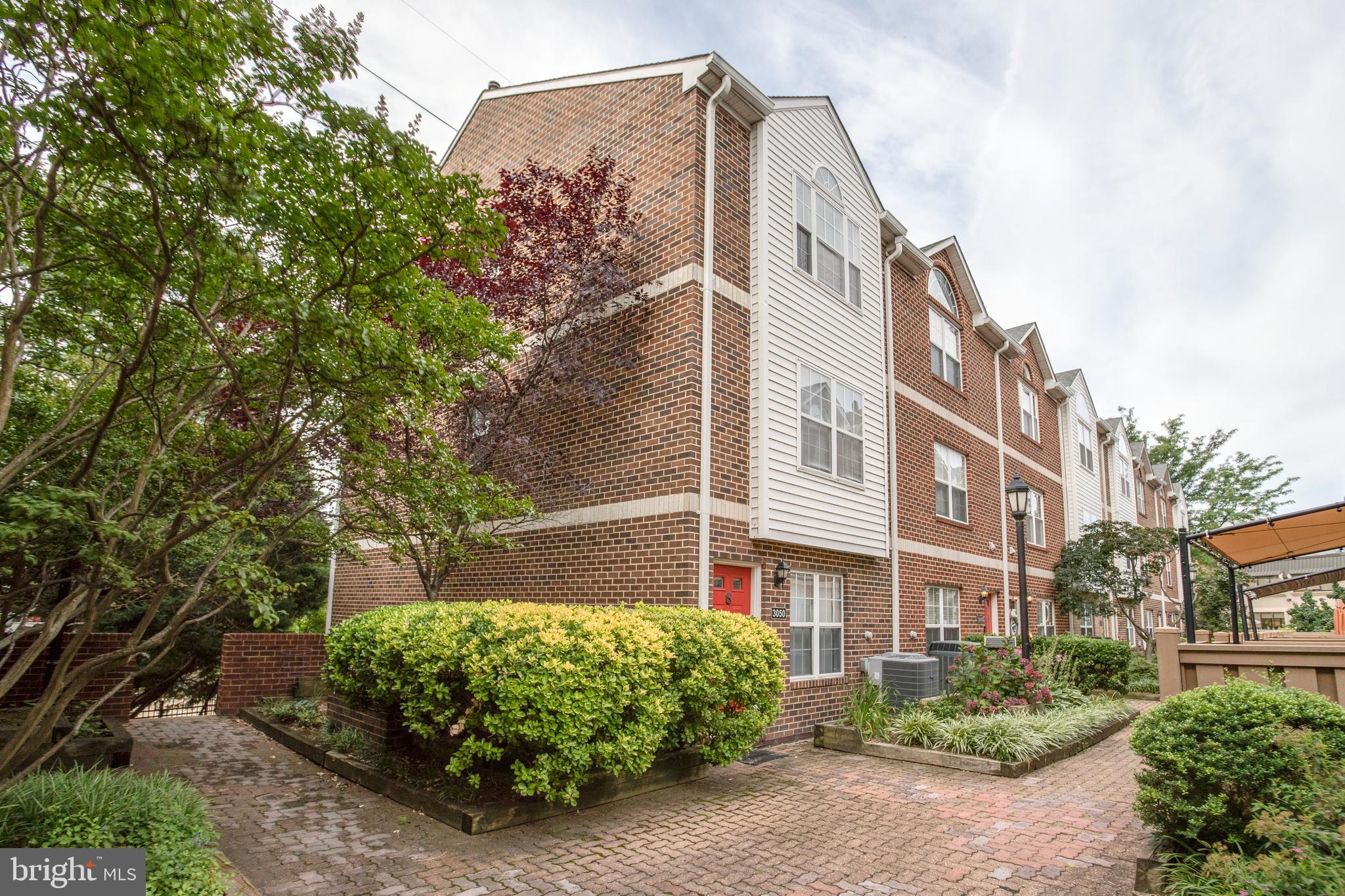 ARLINGTON RIDGE TERRACE - Residential Lease