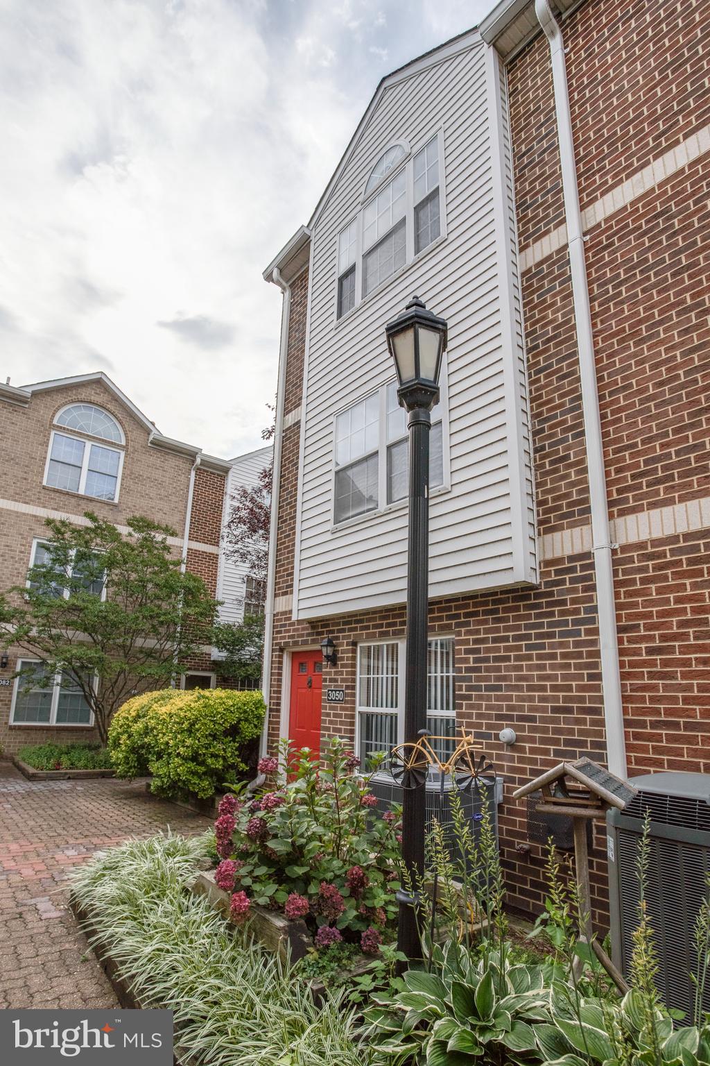 ARLINGTON RIDGE TERRACE - Residential Lease