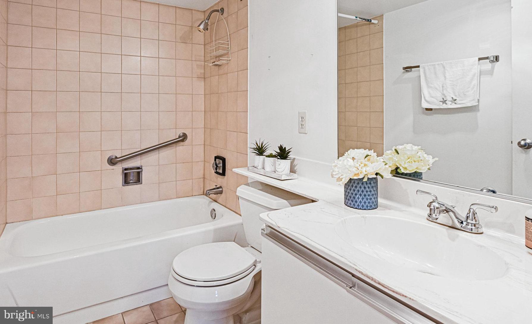 ENCORE OF MCLEAN - Residential