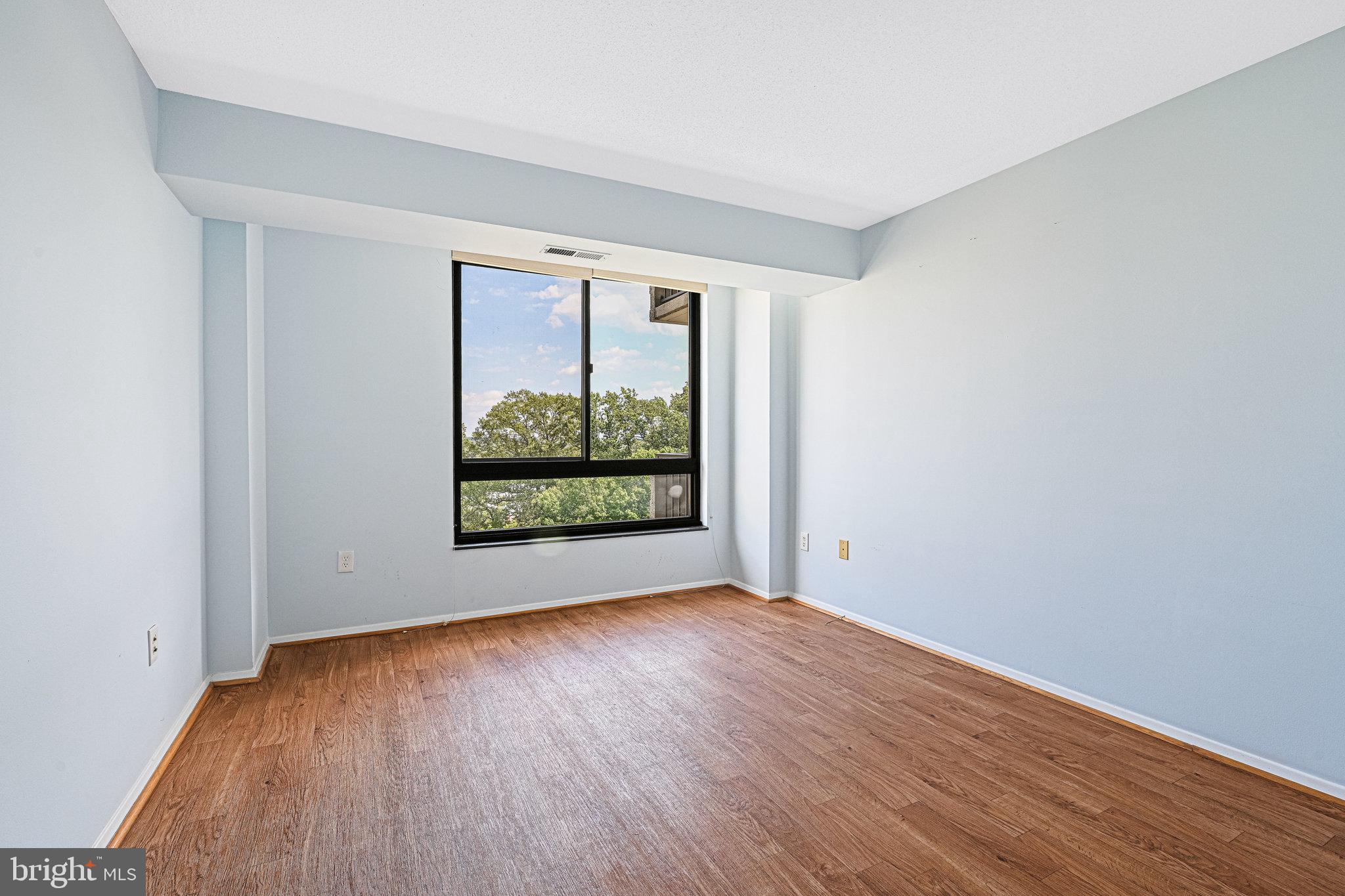 ENCORE OF MCLEAN - Residential