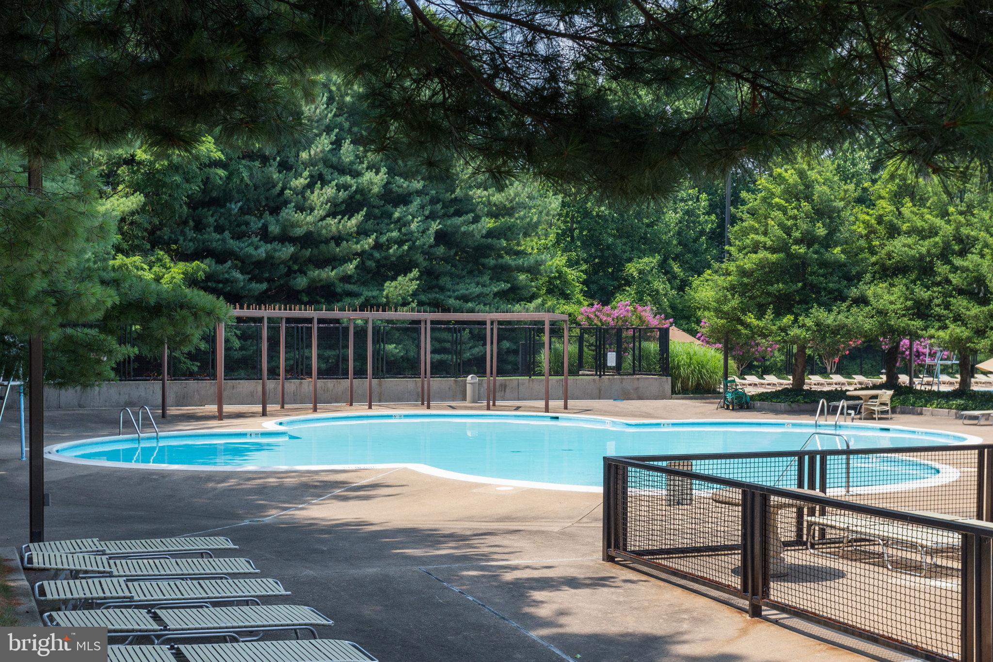 ENCORE OF MCLEAN - Residential