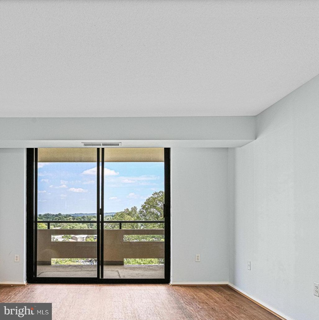 ENCORE OF MCLEAN - Residential