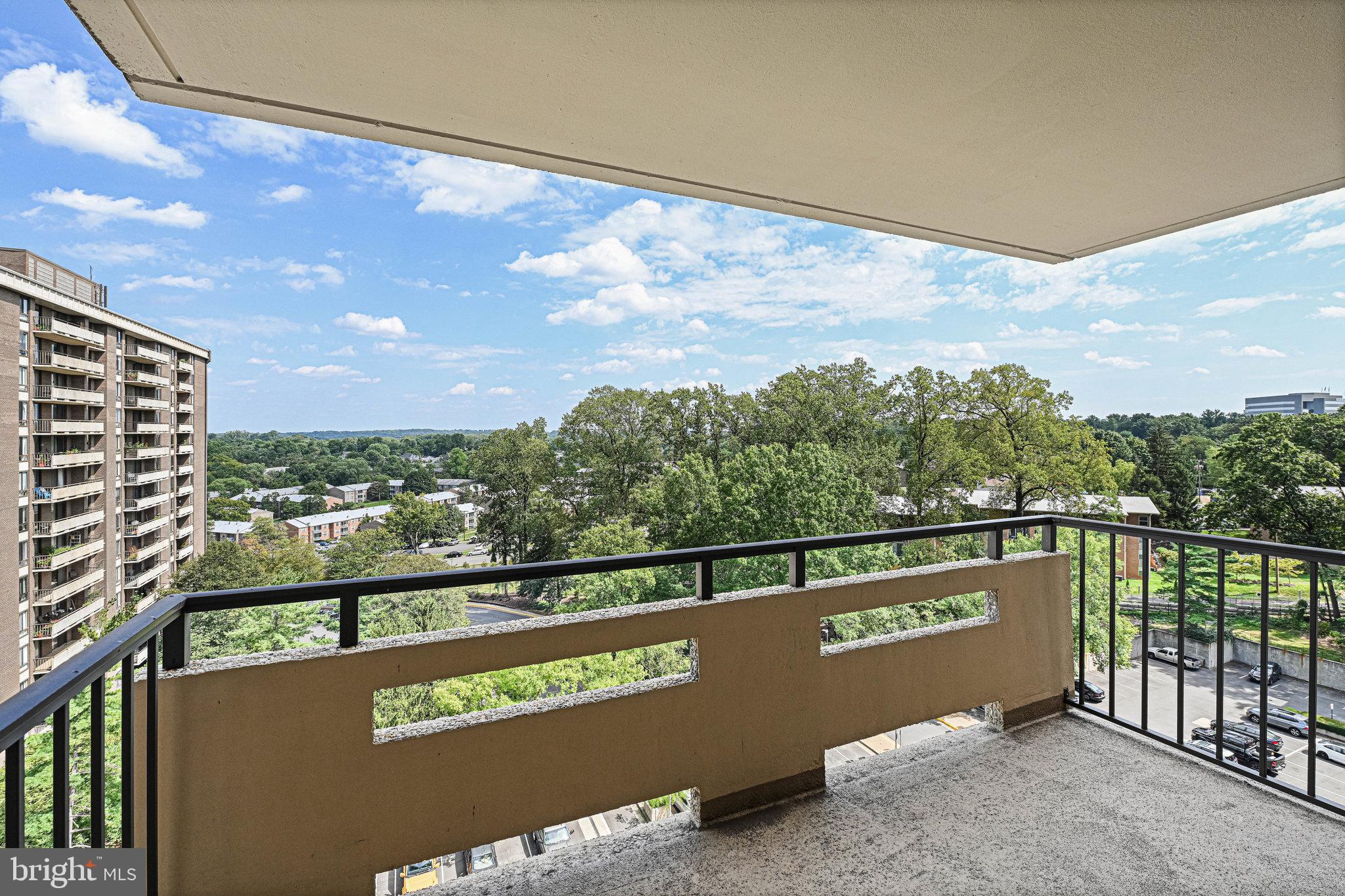 ENCORE OF MCLEAN - Residential