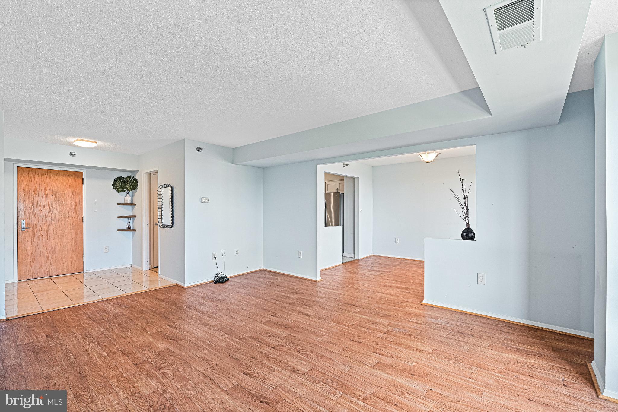 ENCORE OF MCLEAN - Residential