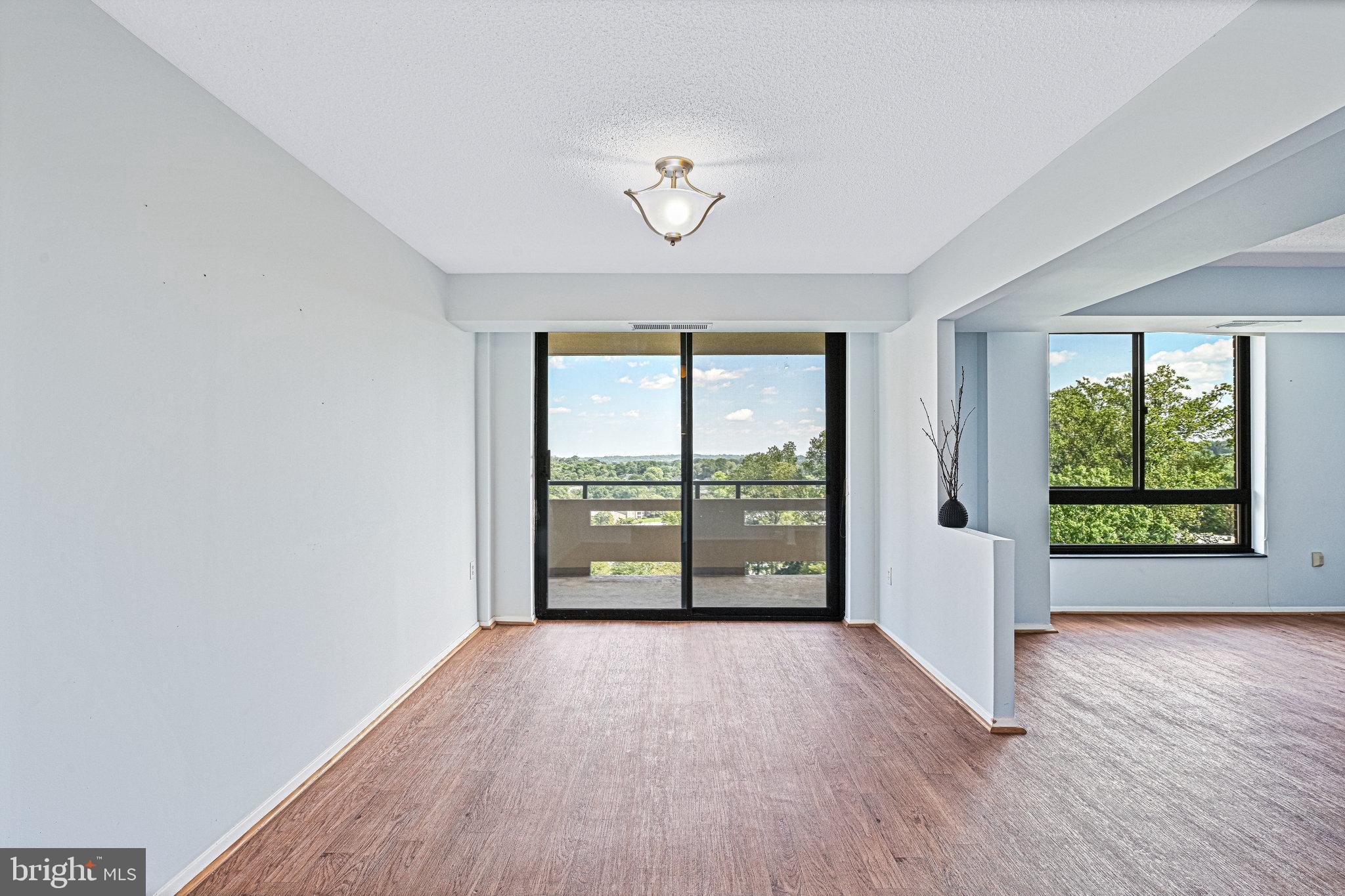 ENCORE OF MCLEAN - Residential