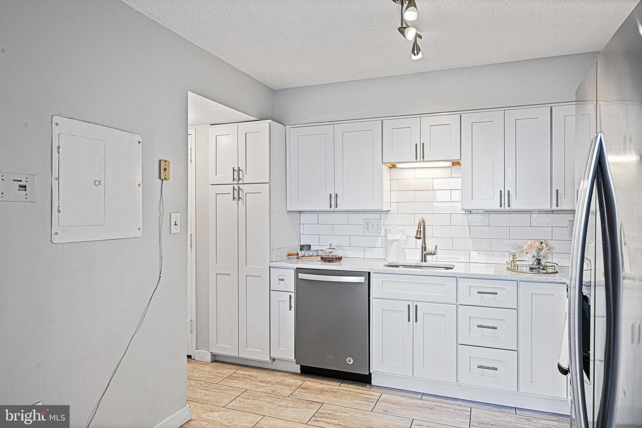 ENCORE OF MCLEAN - Residential