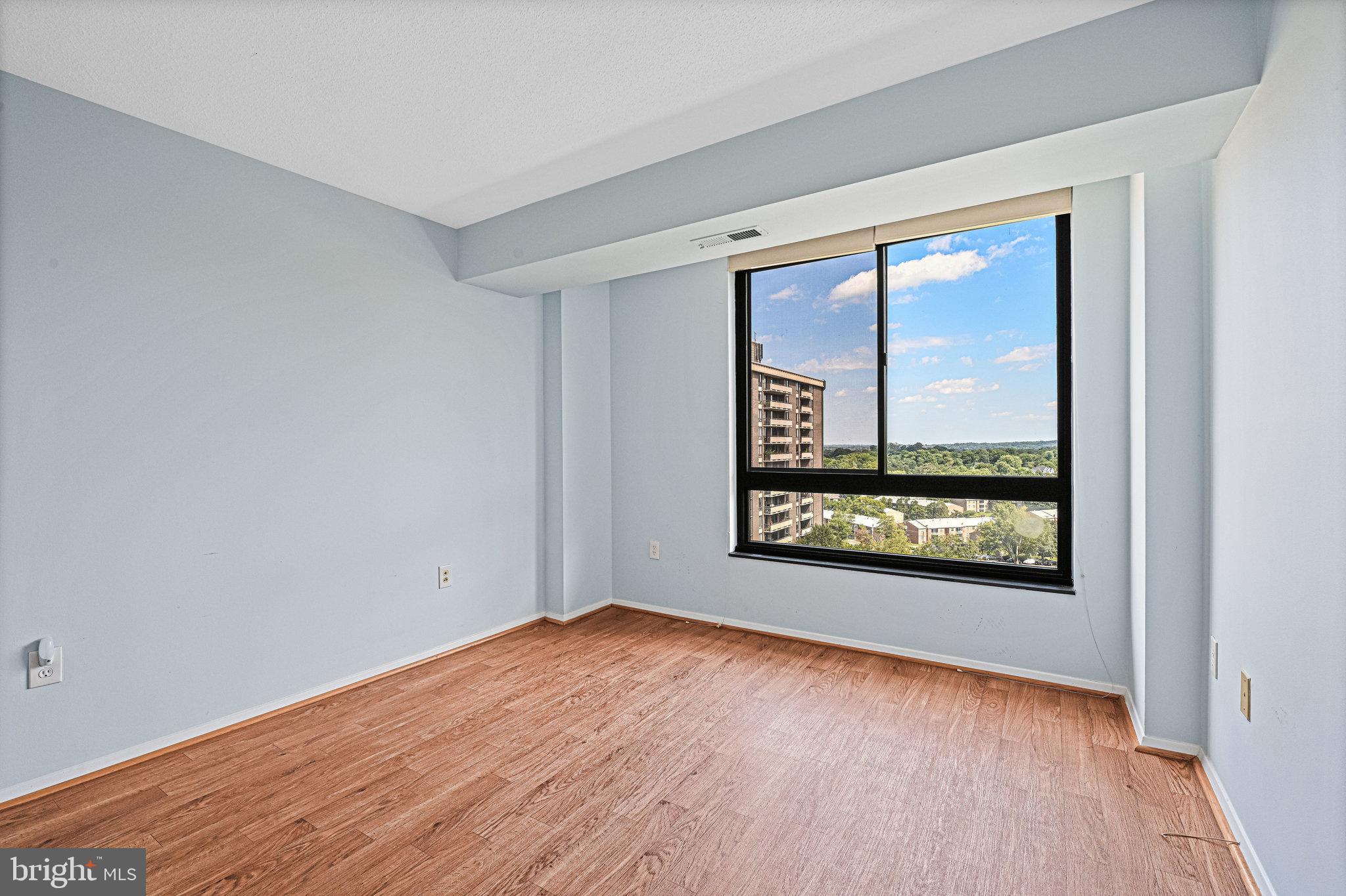 ENCORE OF MCLEAN - Residential