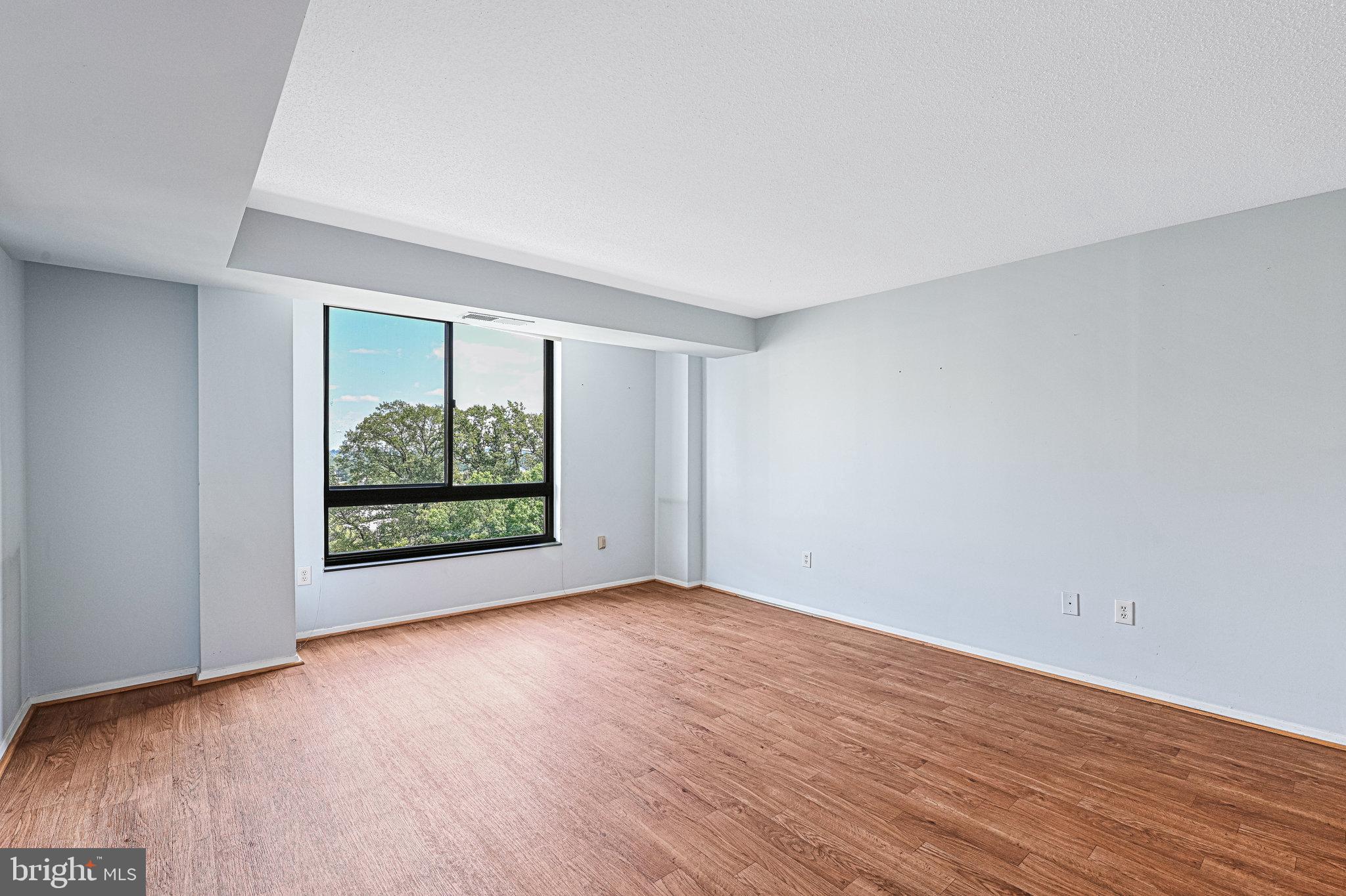 ENCORE OF MCLEAN - Residential