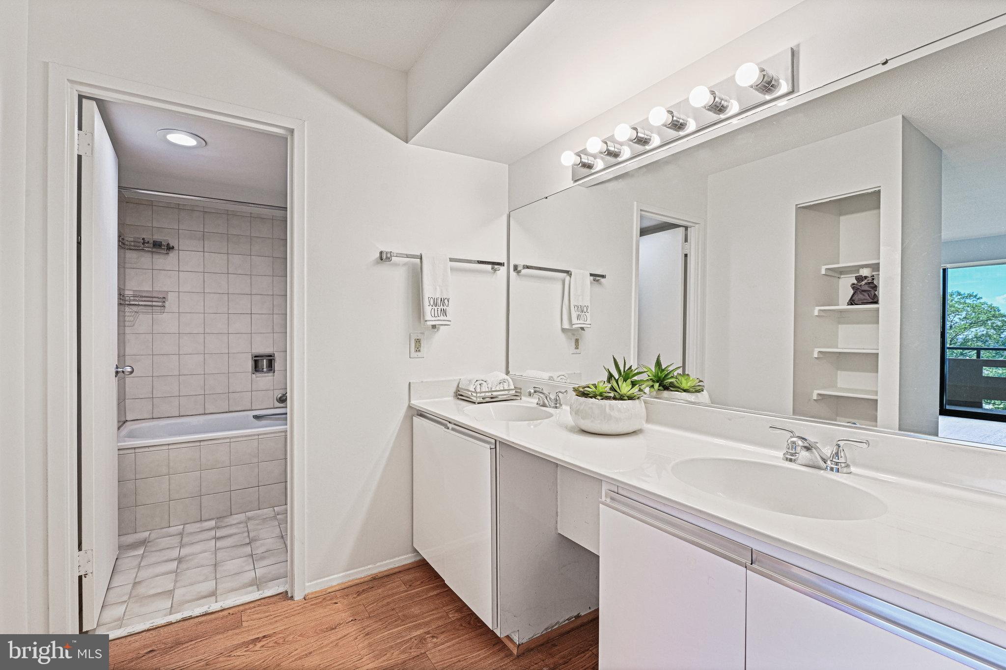 ENCORE OF MCLEAN - Residential