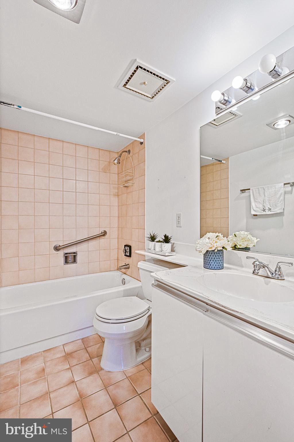 ENCORE OF MCLEAN - Residential