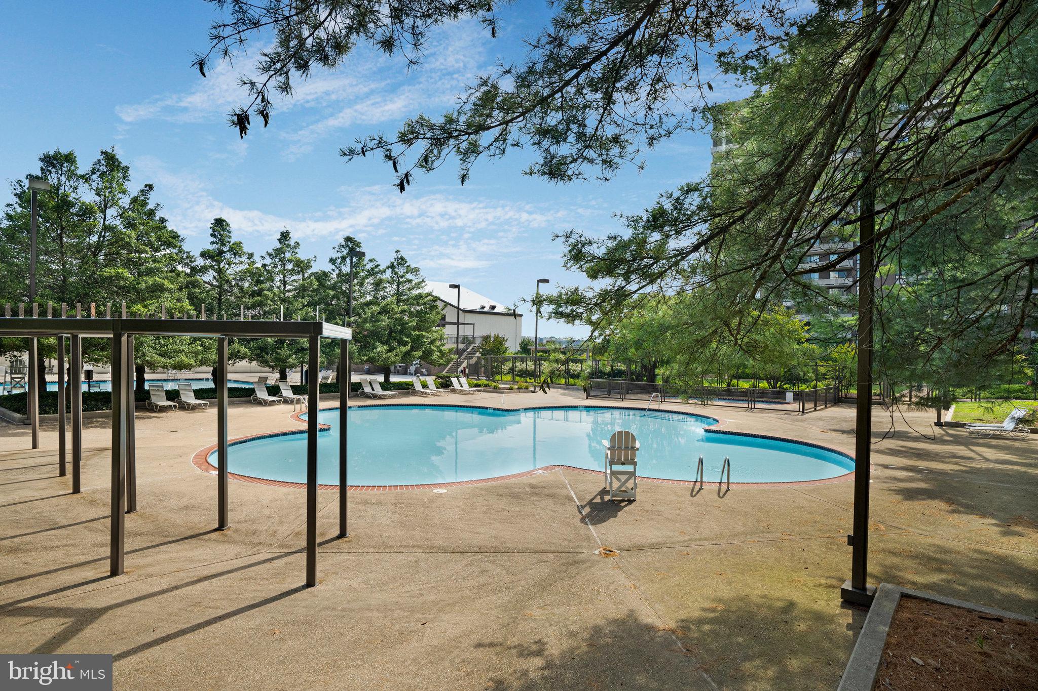 ENCORE OF MCLEAN - Residential