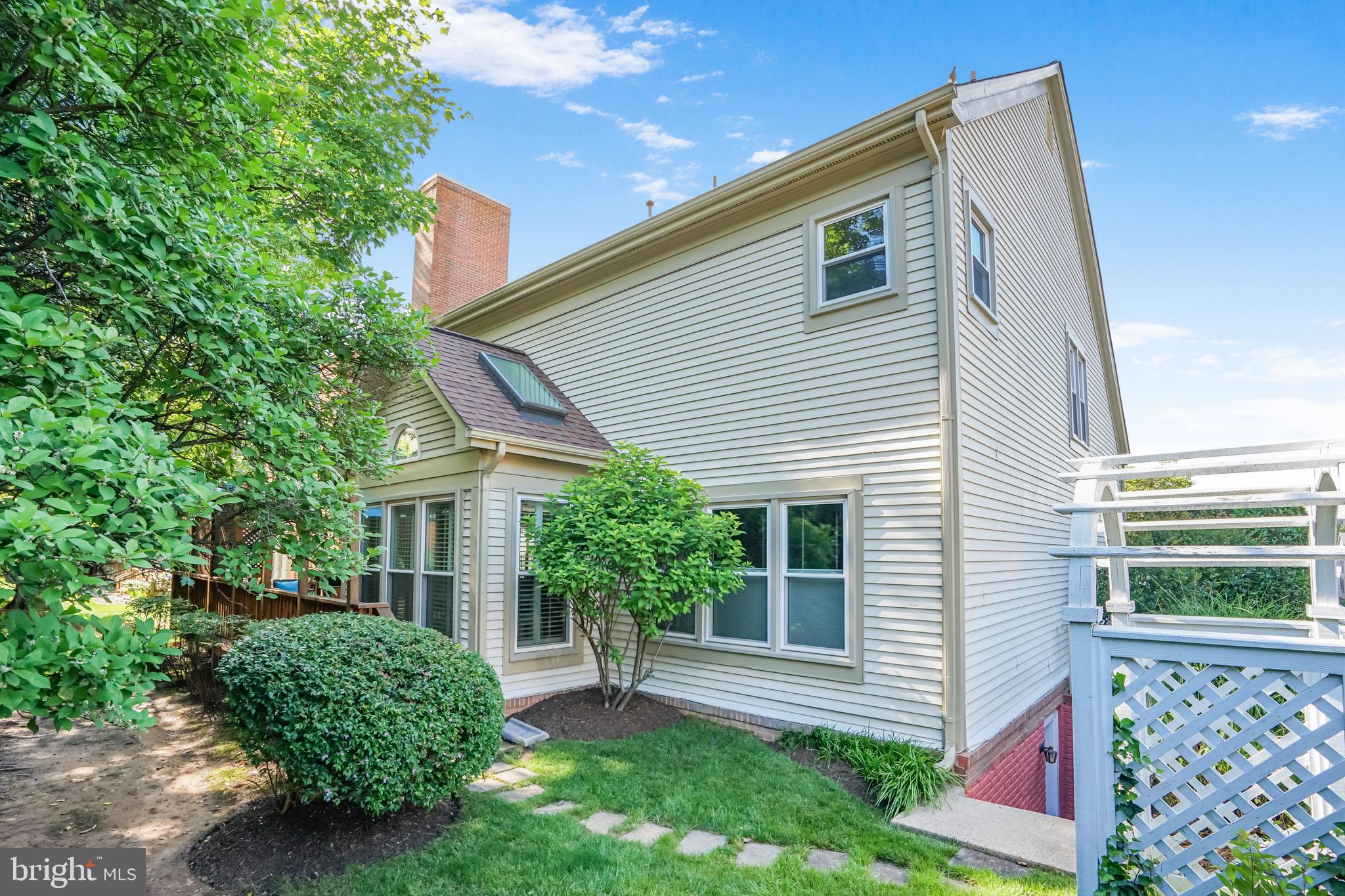 7501 SILVER MAPLE LANE