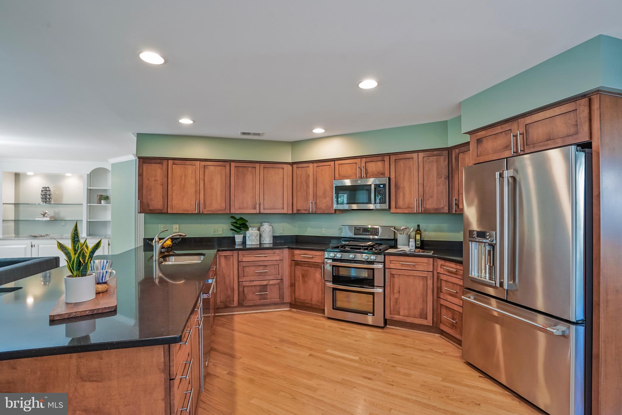 7501 SILVER MAPLE LANE