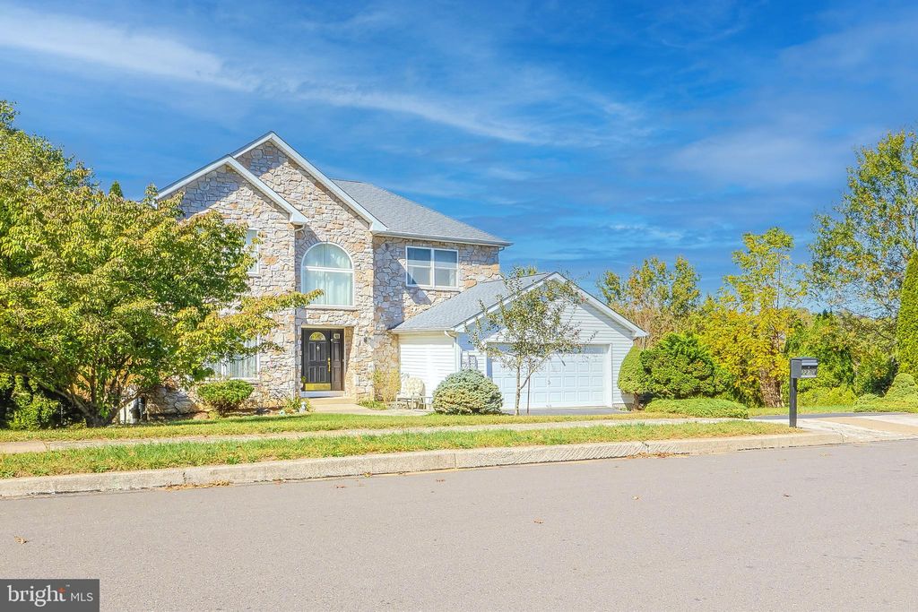 Photo of 2270 Dale Road, HUNTINGDON VALLEY, PA 19006 (MLS # PAMC2157592)