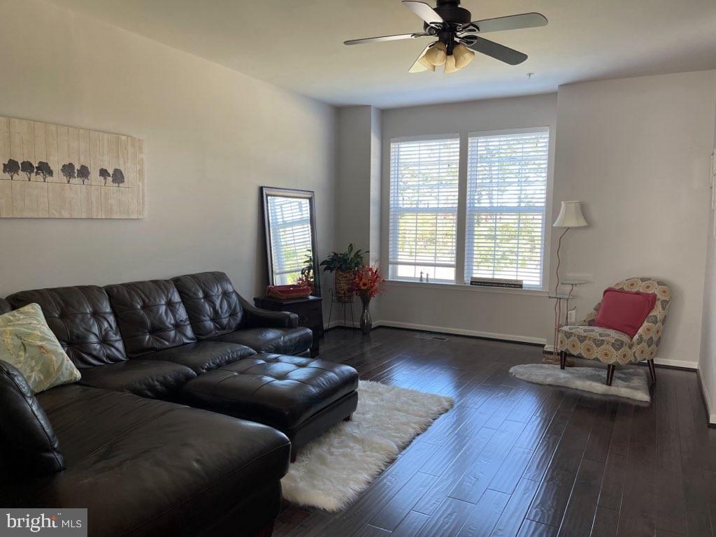 RESIDENCES AT BUCKINGHAM - Residential Lease