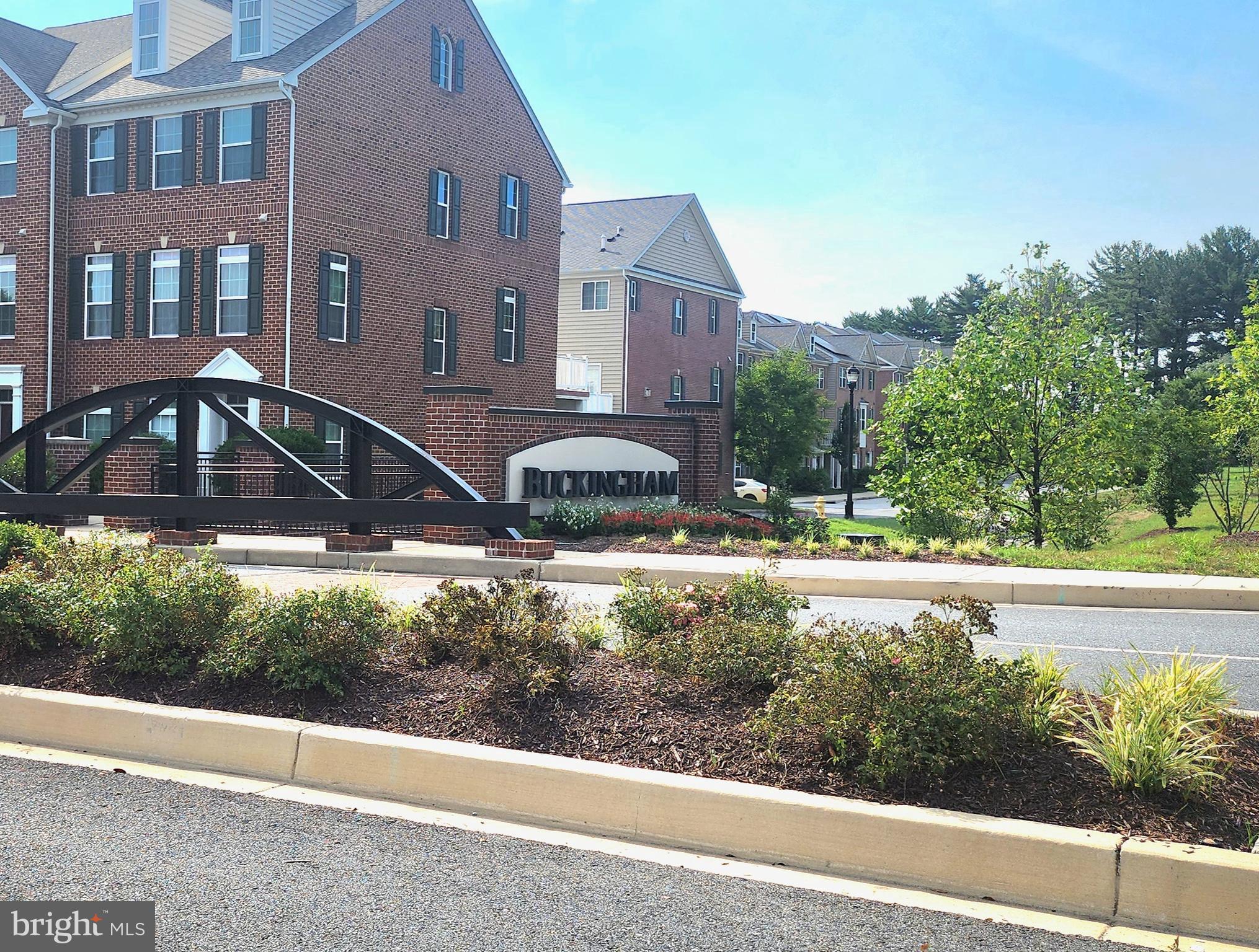 RESIDENCES AT BUCKINGHAM - Residential Lease