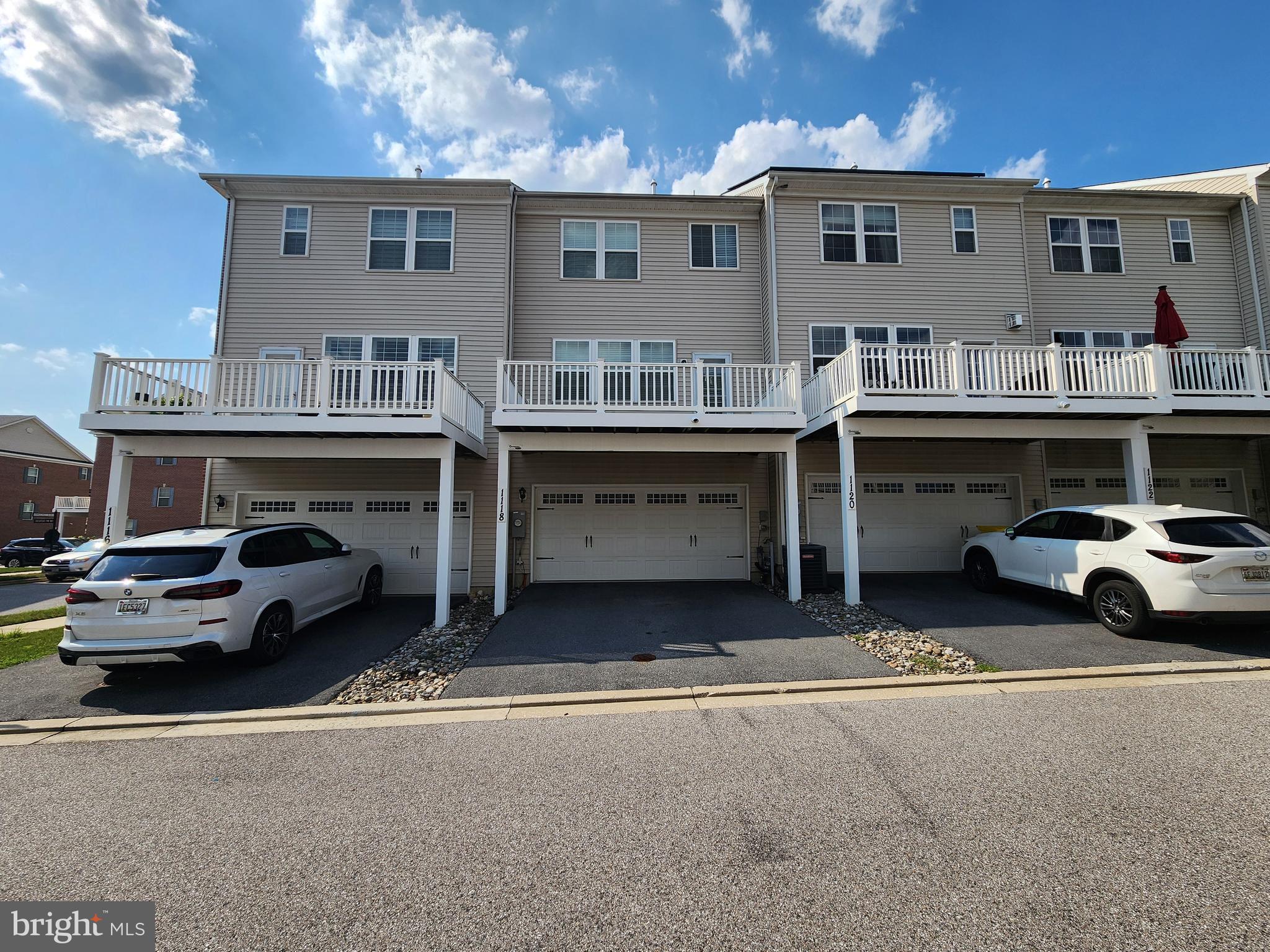 RESIDENCES AT BUCKINGHAM - Residential Lease