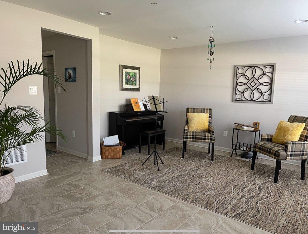 RESIDENCES AT BUCKINGHAM - Residential Lease