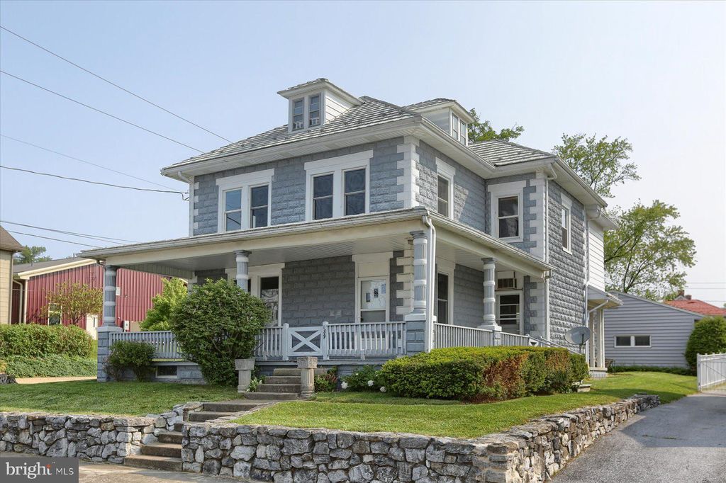 Photo of 189 N CHARLOTTE ST, MANHEIM, PA 17545 (MLS # PALA2035082)