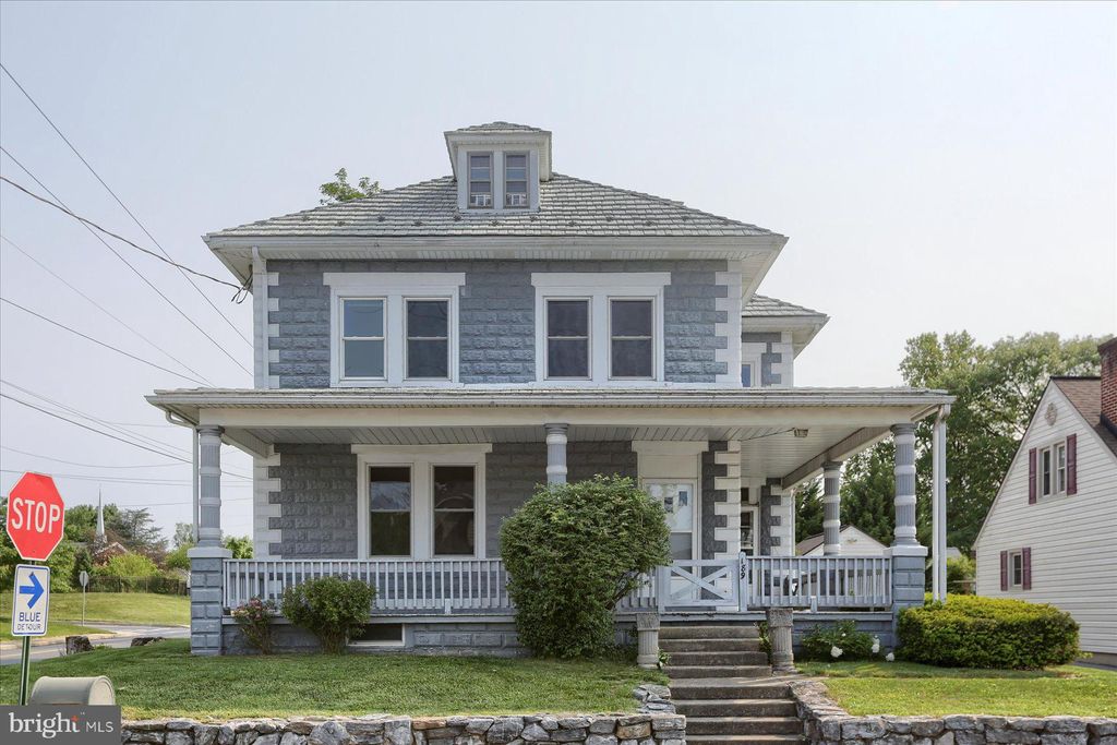 Photo of 189 N CHARLOTTE ST, MANHEIM, PA 17545 (MLS # PALA2035082)