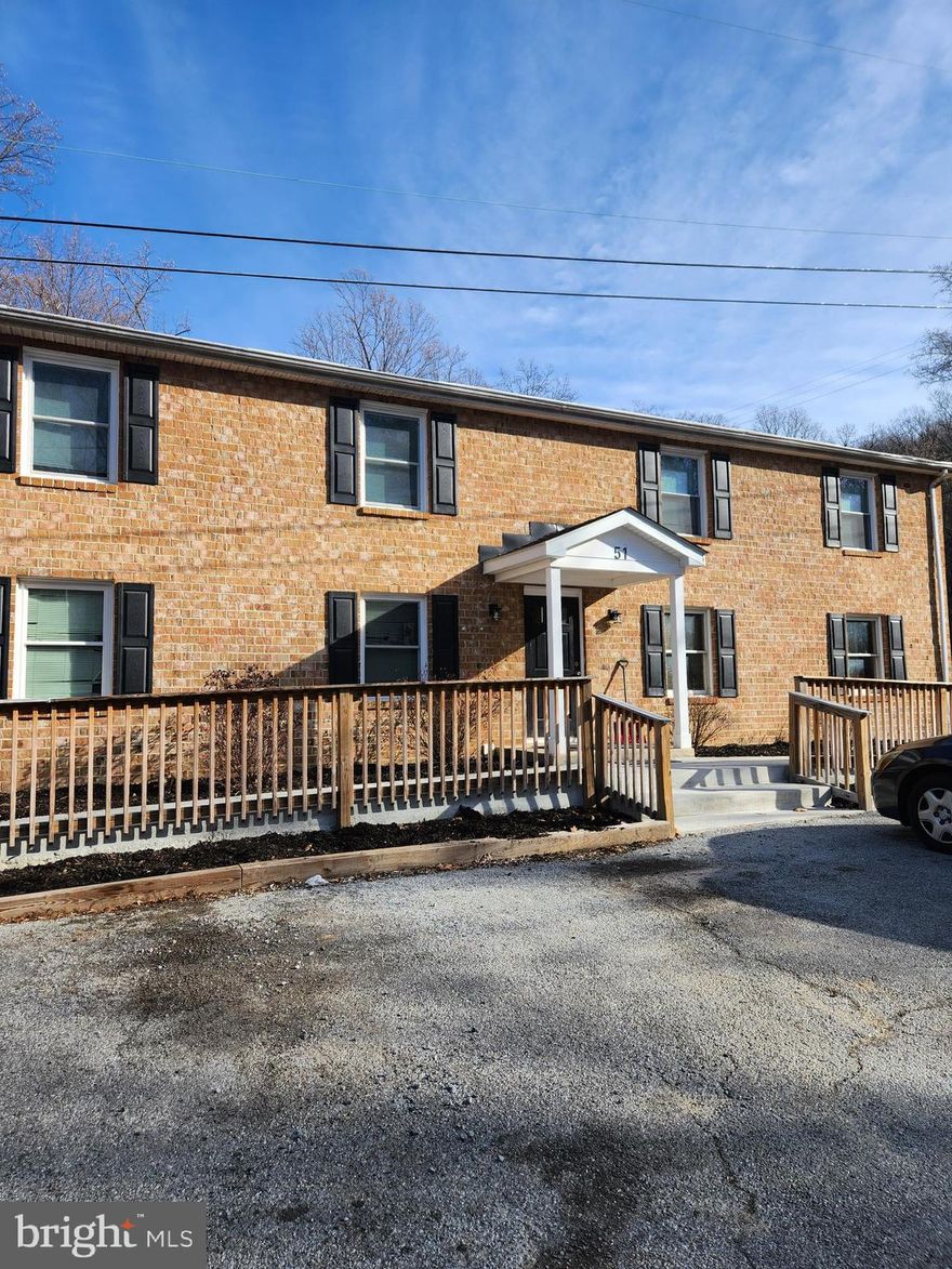 Nice apartment in Harpers Ferry features 2 bedrooms, 1 bathroom, living room, kitchen, storage room and coined laundry room.  Pets allowed on case by case basis.