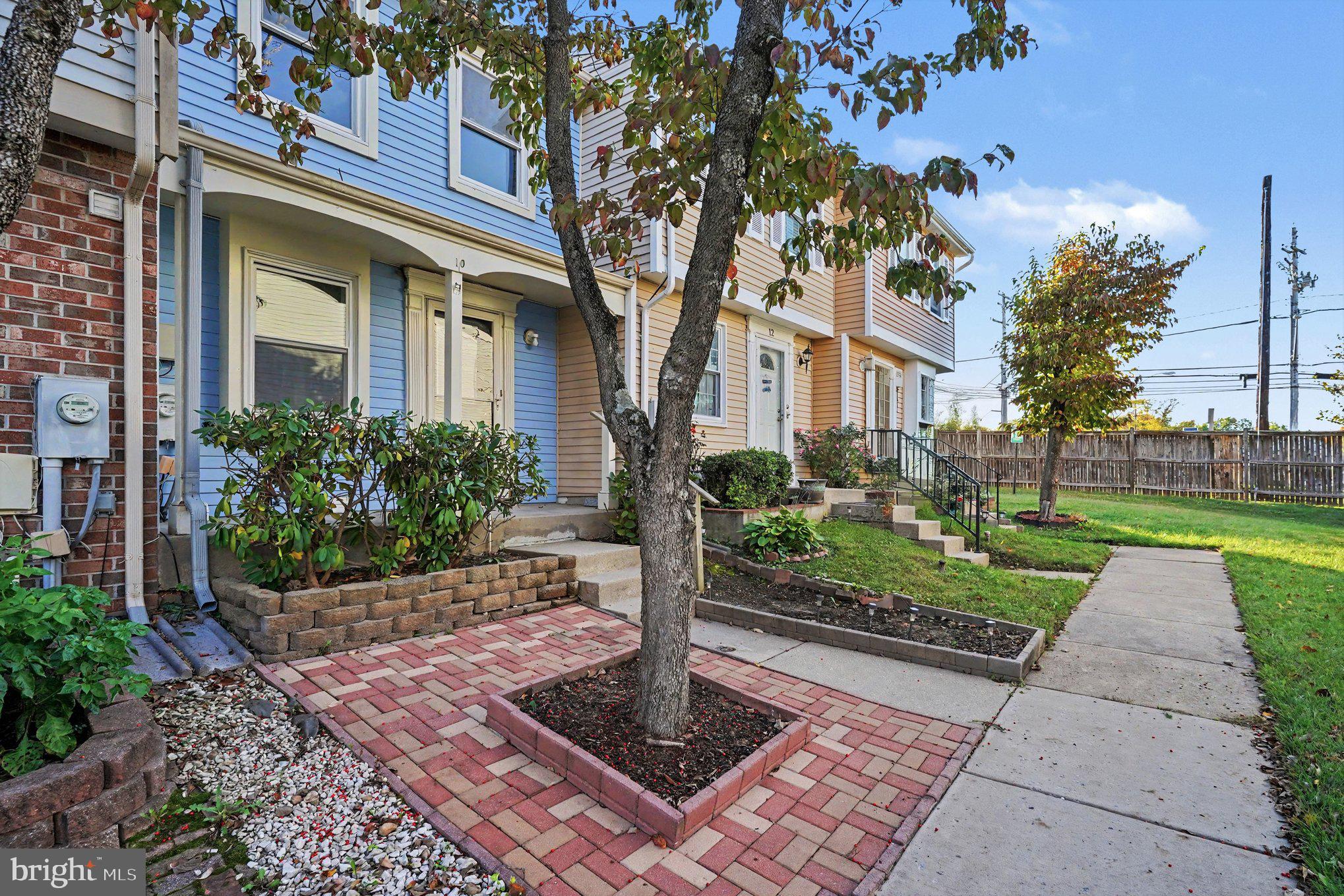 10 AVONSHIRE COURT