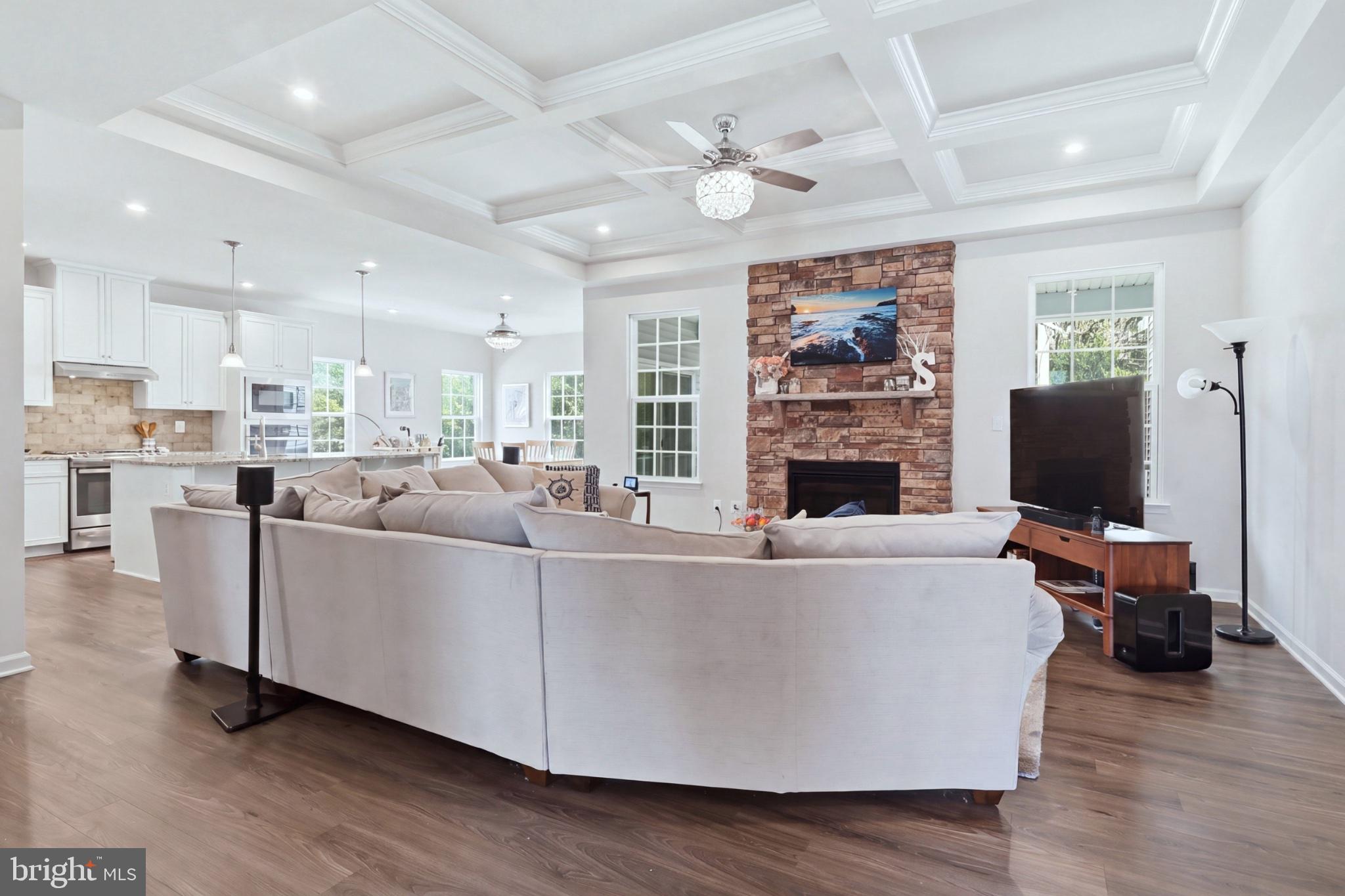 1013 PIN OAK LANE