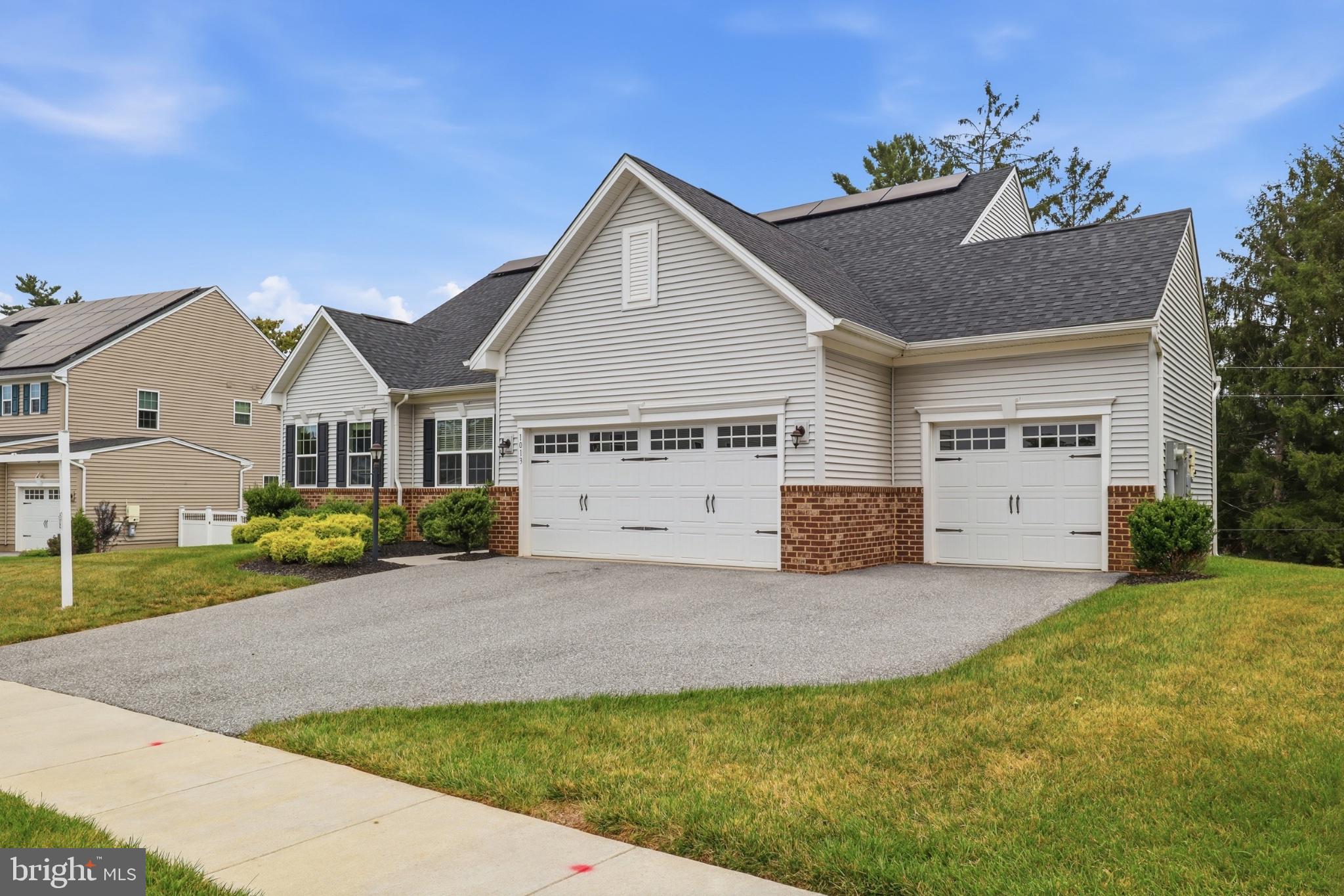 1013 PIN OAK LANE