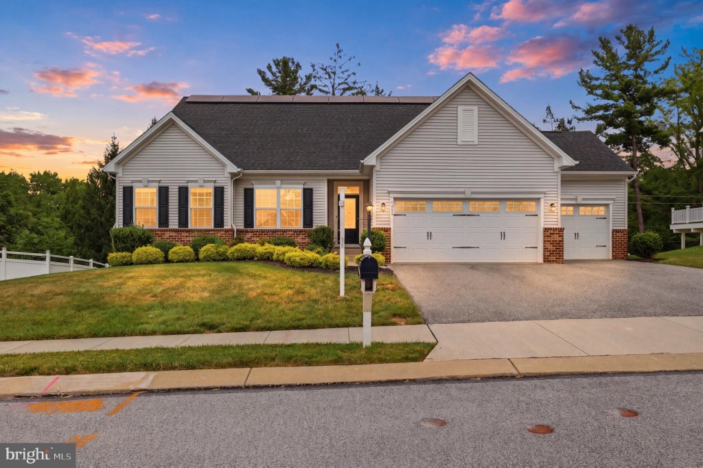 Photo of 1013 Pin Oak Lane, YORK, PA 17403 (MLS # PAYK2111220)