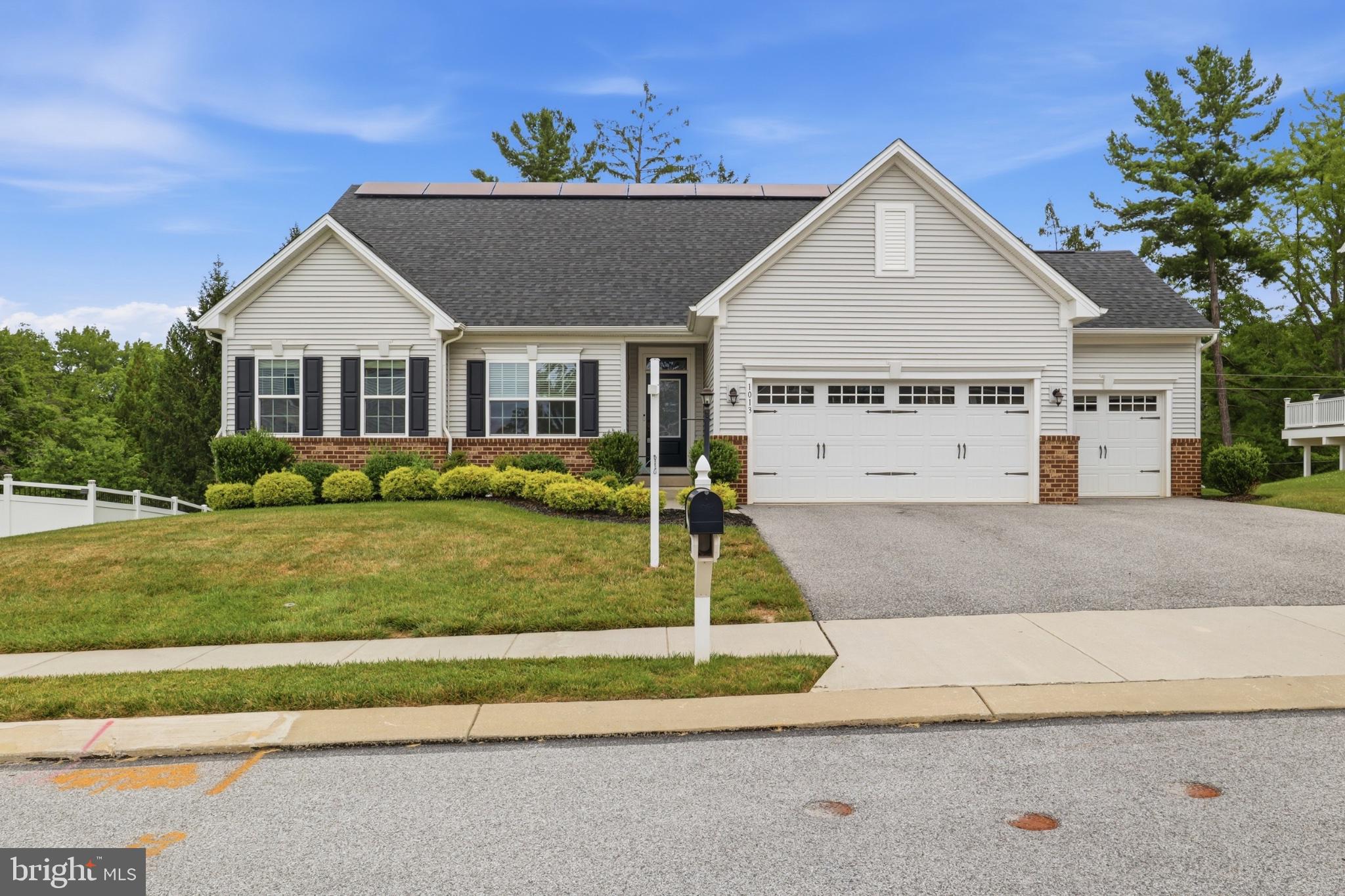 1013 PIN OAK LANE