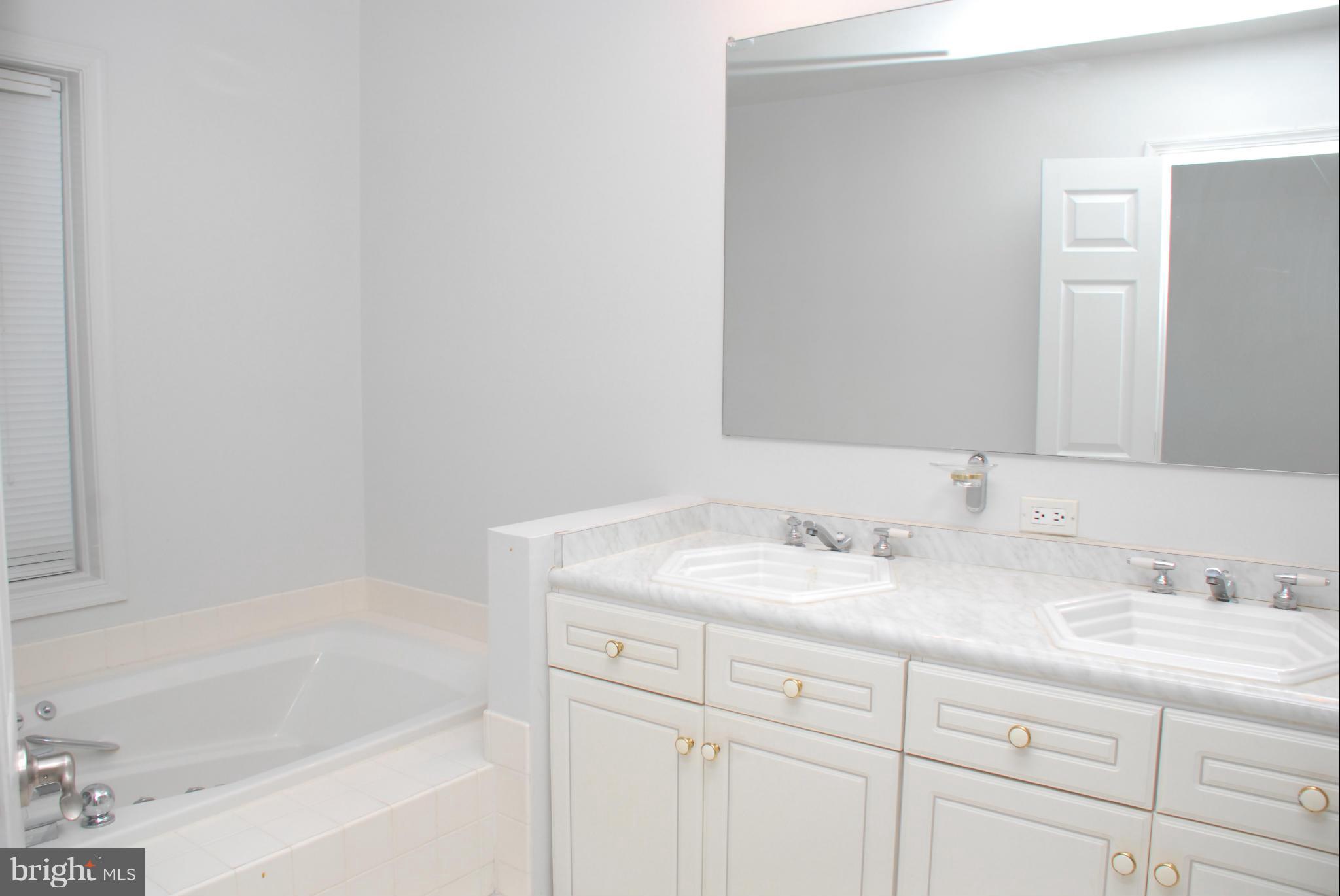 VILLAS ON WATERS EDGE - Residential Lease