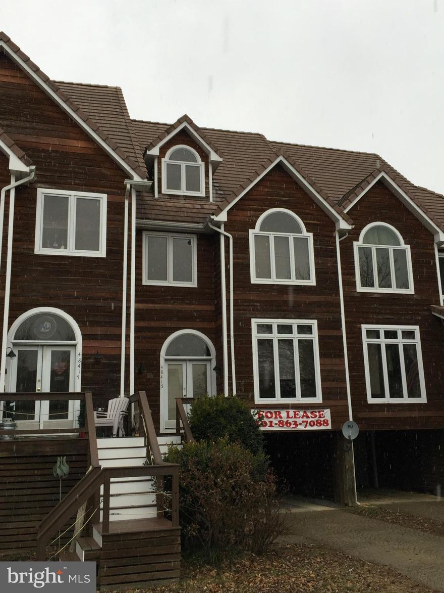 Adorable townhouse with 3 bedrooms plus a loft!  Remodeled kitchen.  Deck with views of the Chesapeake Bay.  2 minute walk to community beach access.  Covered parking.