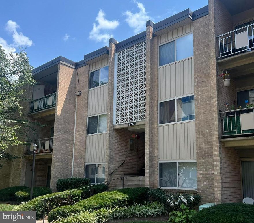 Open House! Sat, Aug 17th 11:00 AM - 1:00 PM!! Sweet Top Floor condo. Freshly painted and NEW carpet throughout.  Custom cabinets, granite counters, Glass brick back splash. LG stainless appliances, Gas cooktop + convection oven. Updated bath as well. Moments to White Flint Metro, Pike and Rose shopping, less than 1 mile. Good credit apps only please.