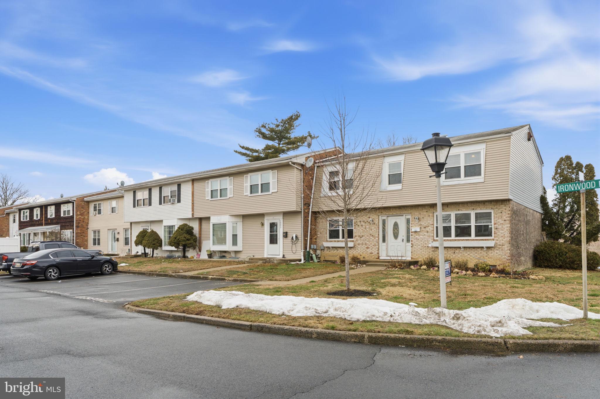 COUNTY DOWNE - Residential