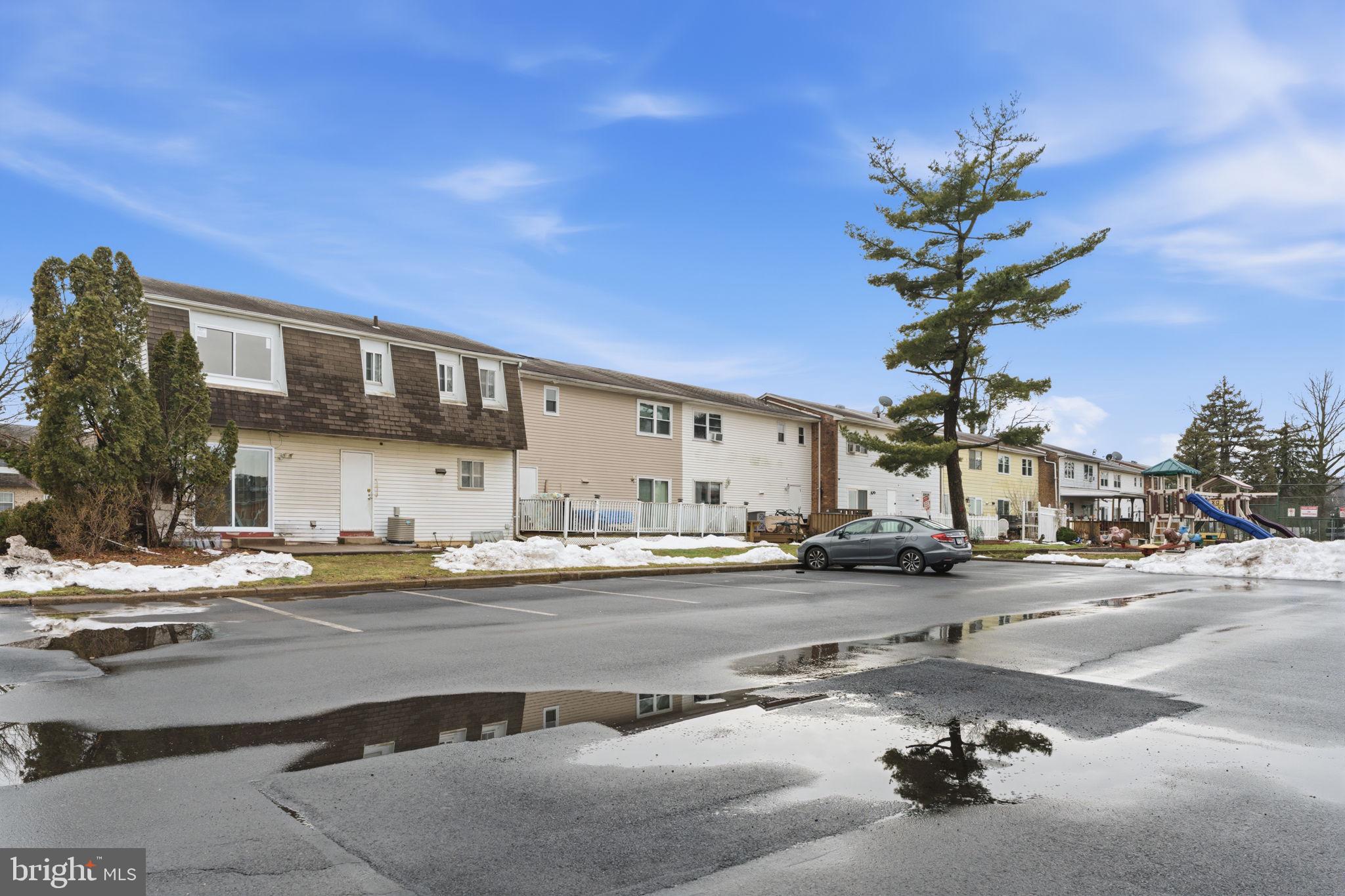 COUNTY DOWNE - Residential