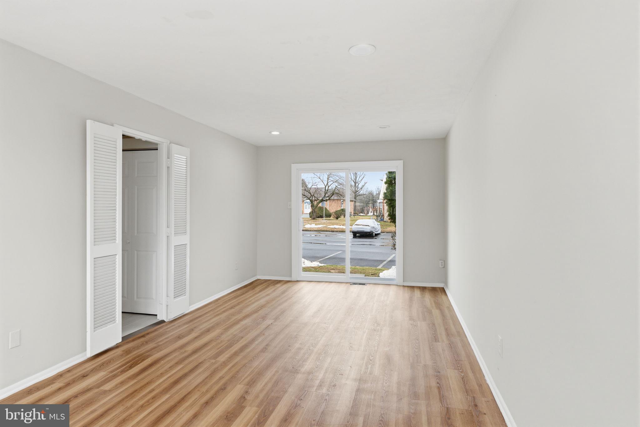 COUNTY DOWNE - Residential