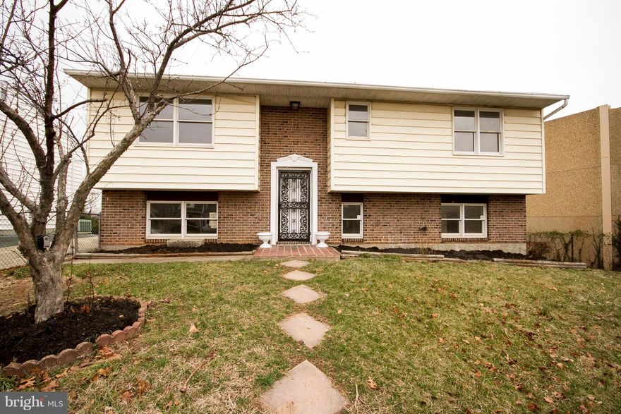 $21,000 reduction!!  Move right into this gorgeous remodeled split foyer! Suspended tray ceiling in the LR w/ wall mounted  fireplace, in-ceiling speakers. flat screen tv; hardwood floors.  Chef's kitchen with SS appliances, granite countertops, 42" cabs, sep dining room;  3 bedrooms with large master; extra large FR, sep. laundry room. Huge yard for entertaining with new deck.