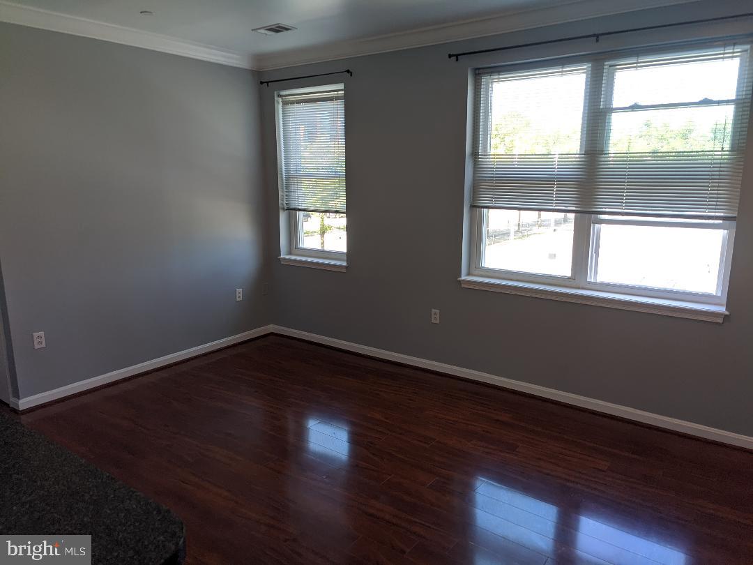 PIERSIDE AT HARBORVIEW - Residential