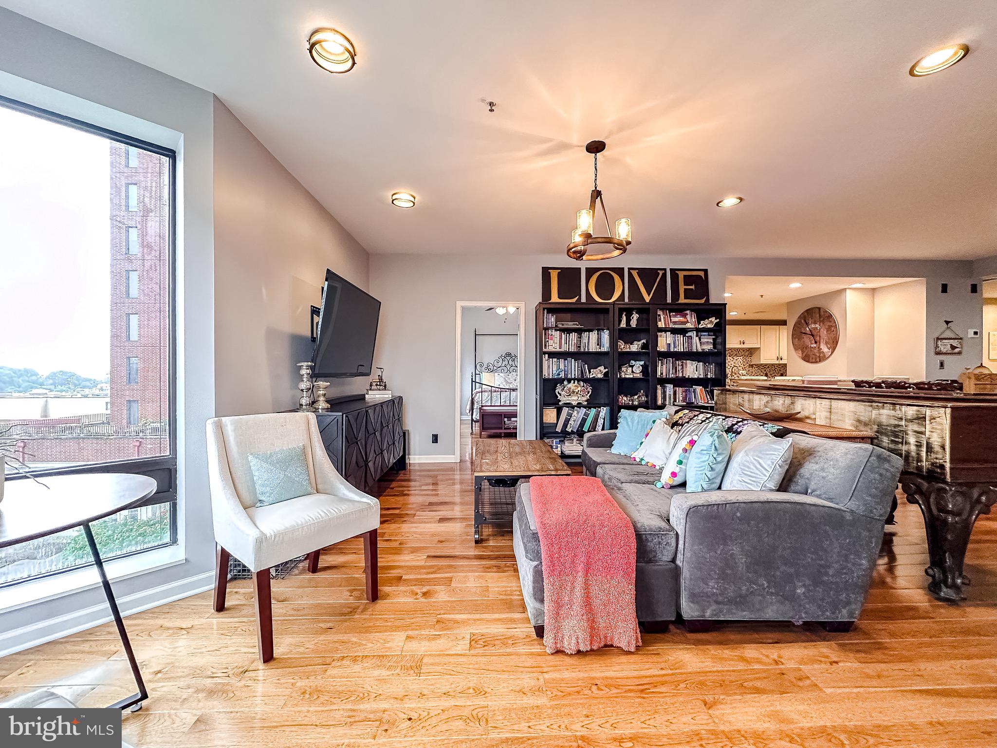 10 E LEE STREET 808