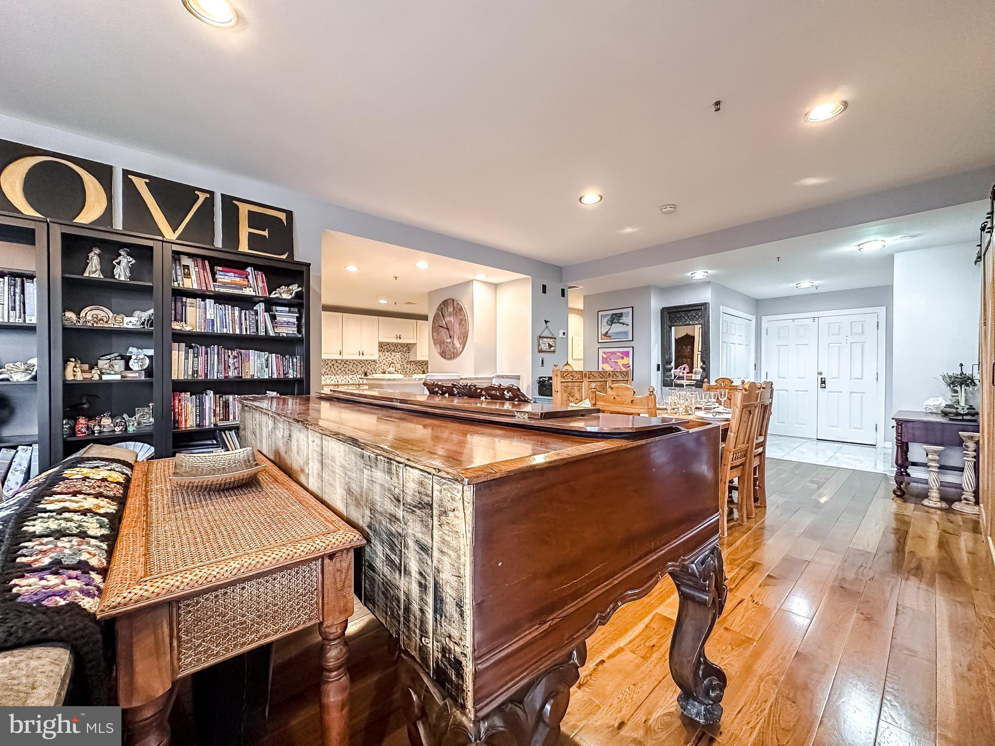 10 E LEE STREET 808